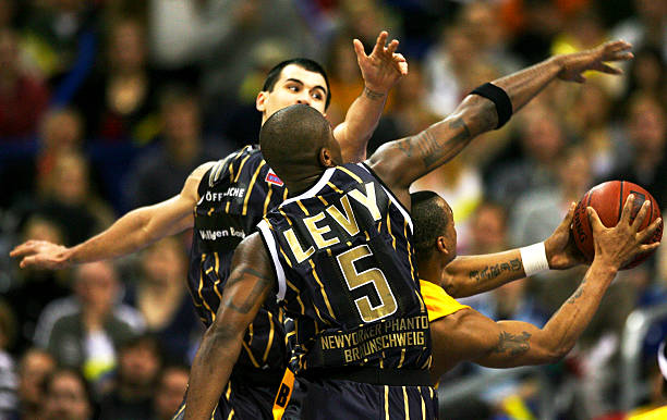 周围的人都 周围的人都